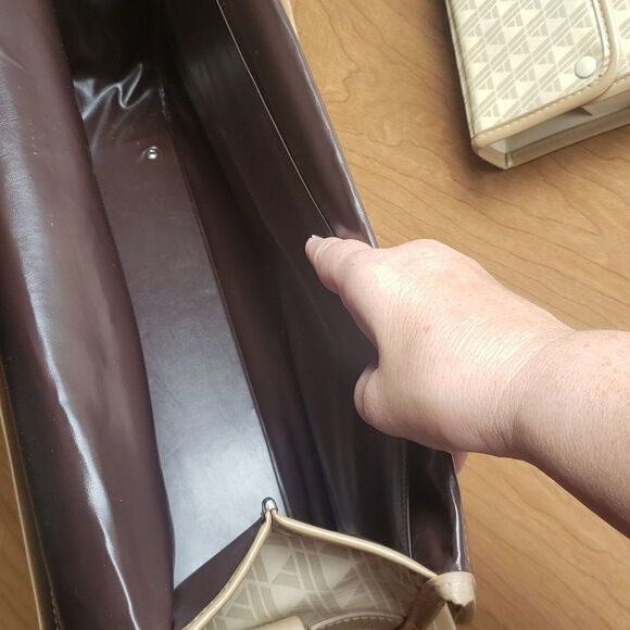 Vintage 1970s Large Vinyl Avon Rep Demo Sample Bag Satchel with Nail Enamel Case - Picture 12 of 14